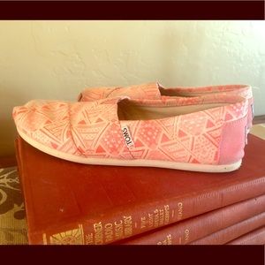 TOMS Classics